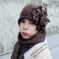 Вязаная шапка «Необыкновенный цветок»