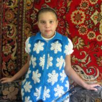 Жилетка для девочки из мотивов. Вязание крючком.