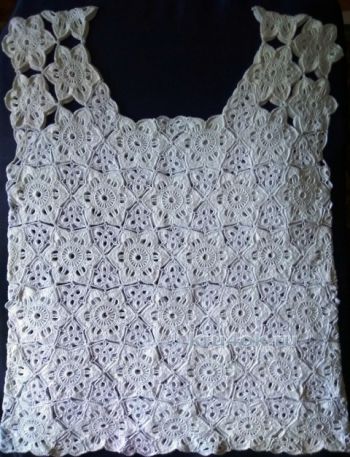 Белый топик из мотивов. Работа Ирины. Вязание крючком.