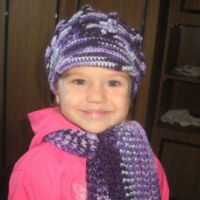 Вязаная кепочка для девочки