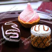 Вязаные крючком пирожные Вязаные крючком пирожные