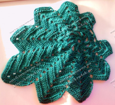Зеленый шарф-накидка, связанный крючком