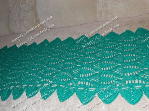 Зеленый шарф-накидка, связанный крючком