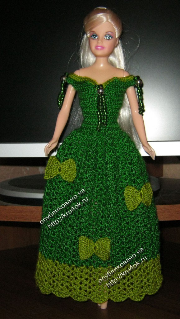 Вязаные крючком платья для кукол Барби