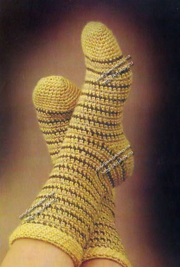 полосатые носки, связанные крючком
