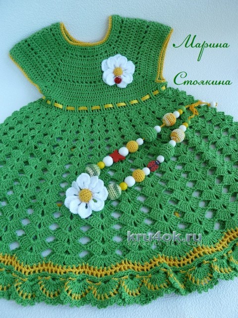 Комплект для девочки: платье, шапочка и бусы вязание и схемы вязания