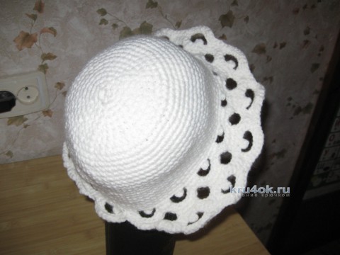 Белая шляпа с ажурными полями. Работа Наталии вязание и схемы вязания