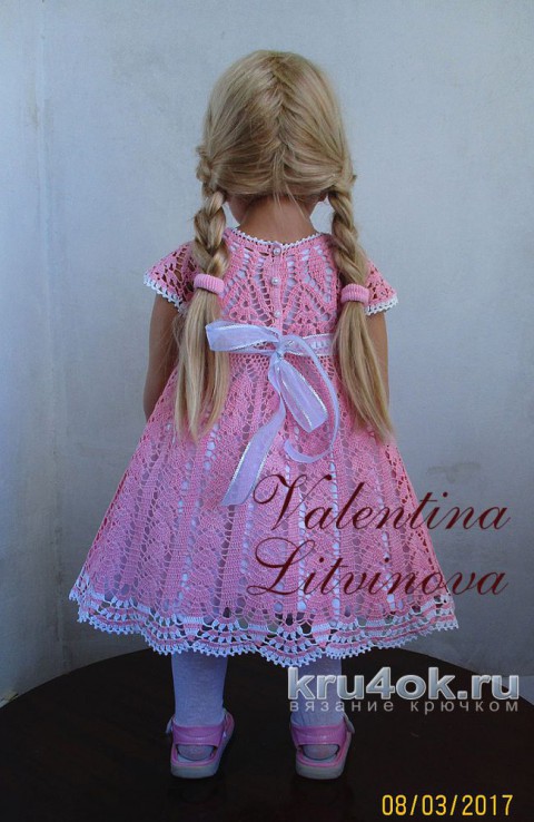 Вязаное крючком детское платье. Работа Валентины Литвиновой вязание и схемы вязания