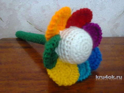 Цветочек-семицветик.  Игрушка-погремушка. Работа Светланы вязание и схемы вязания