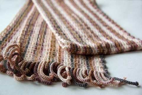 Схема интересного вязаного крючком шарфа для мужчин