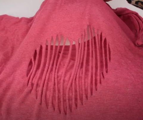 Переделка старой футболки - вырез в виде сердца