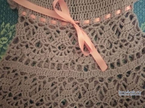 Платье для девочки крючком. Работа Ирины Промашковой вязание и схемы вязания
