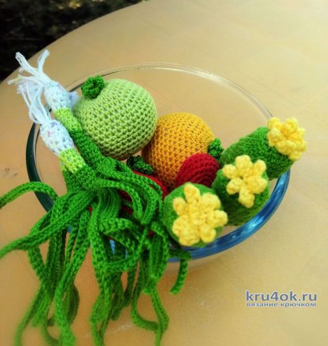 Вязанная крючком еда. Овощи для салата. Работа Светланы вязание и схемы вязания