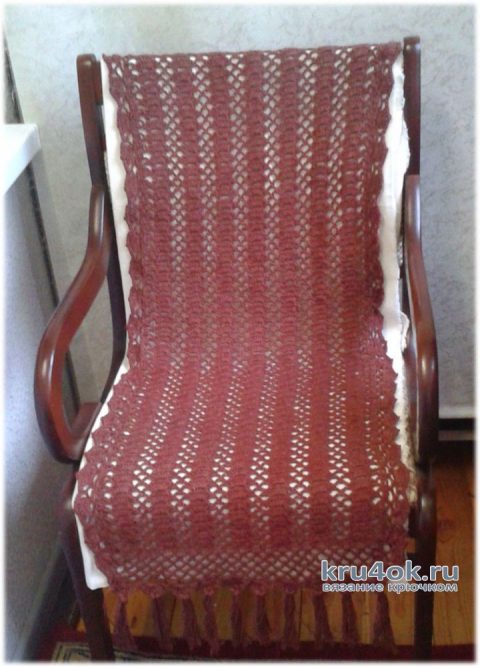 Накидка на кресло и палантин, связанные по одной схеме. Работа Галины Коржуновой