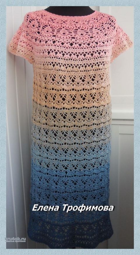 Платье крючком на круглой кокетке. Работа Елены Трофимовой вязание и схемы вязания