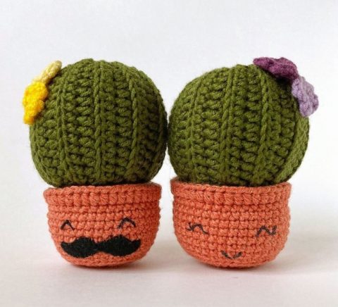 Кактусы в горшочках. Схема вязания крючком