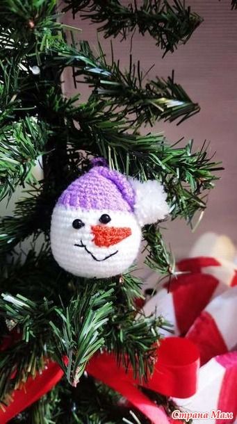 Елочная игрушка снеговик, вяжем крючком 3