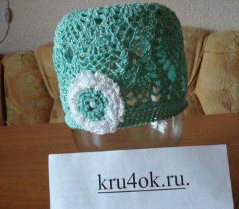 Бирюзовая шапочка для девочки